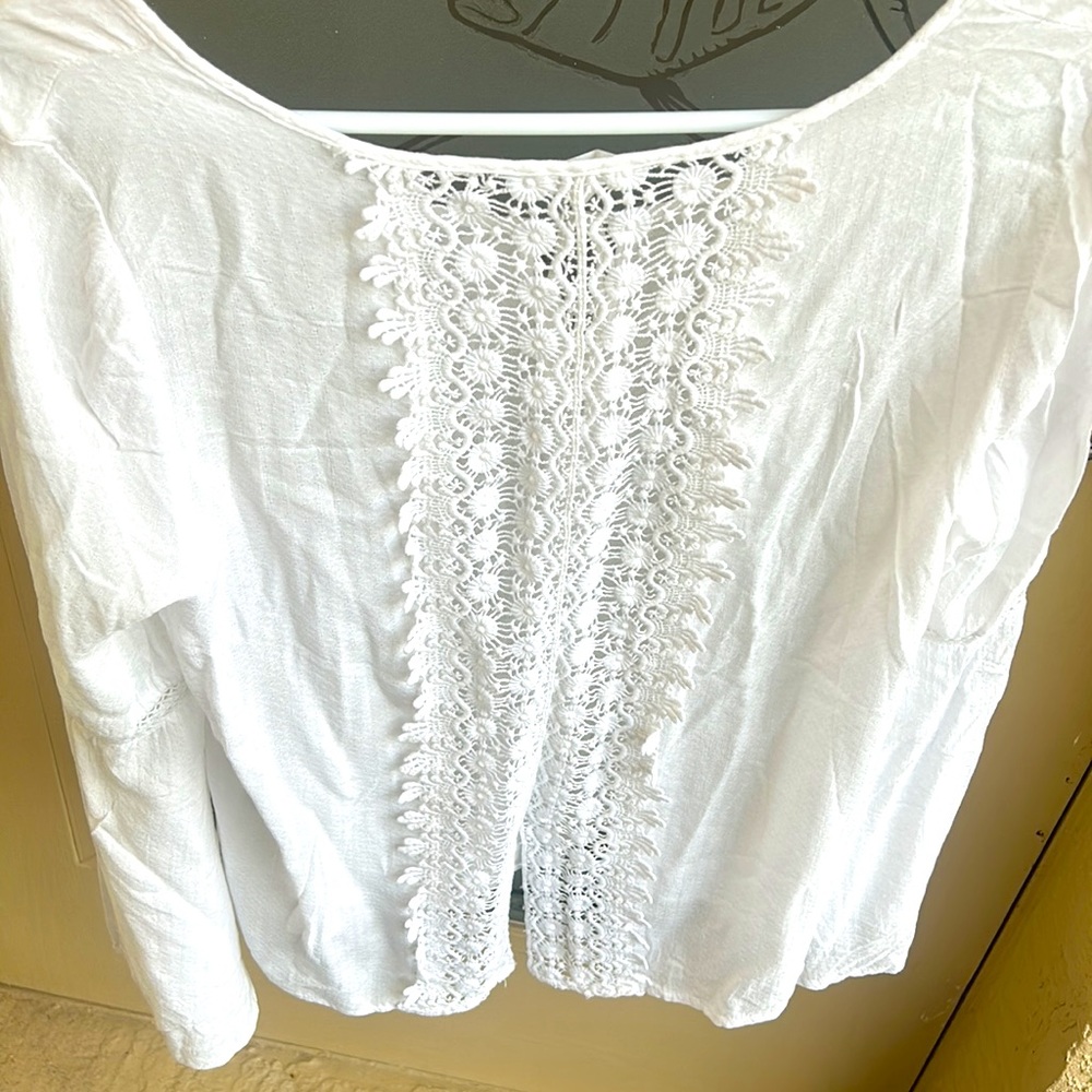 Aeropostale S Like New eyelet Bell Sleeves White Boho Blouse Shirt Lightweight - Picture 16 of 17